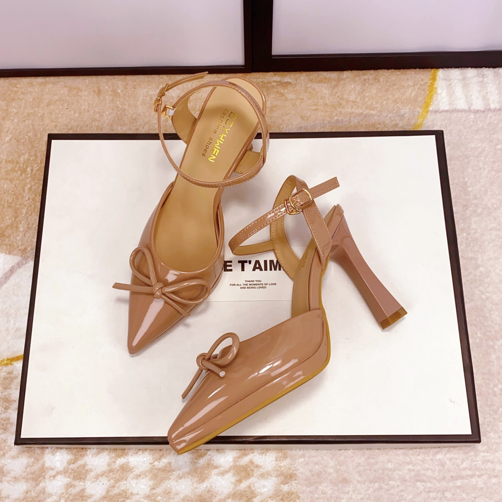法式尖头蝴蝶结高跟鞋女漆皮亮面粗跟后空单鞋裸色一字带包头凉鞋