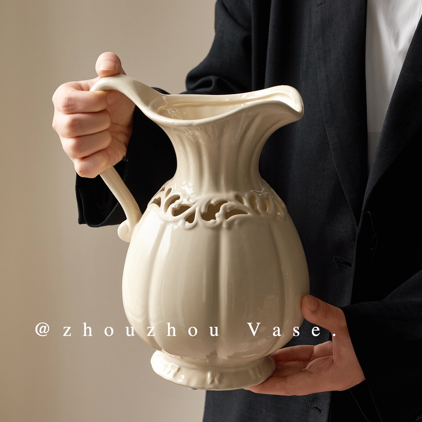 美式复古创意手提镂空奶壶花瓶客厅高级感插花摆件奶油风白色轻奢