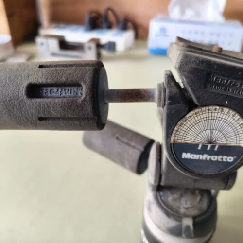 议价曼富图 manfrotto 三轴手调云台，功能正常，比较脏，维修