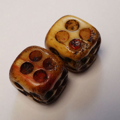 西藏清代百年吉祥天母法器骰子原装一对15mm 念珠小元素配珠 4555