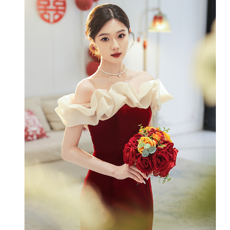 鱼尾敬酒服新娘2023新款高级感红色一字肩礼服女夏订婚连衣裙显瘦_虎窝淘