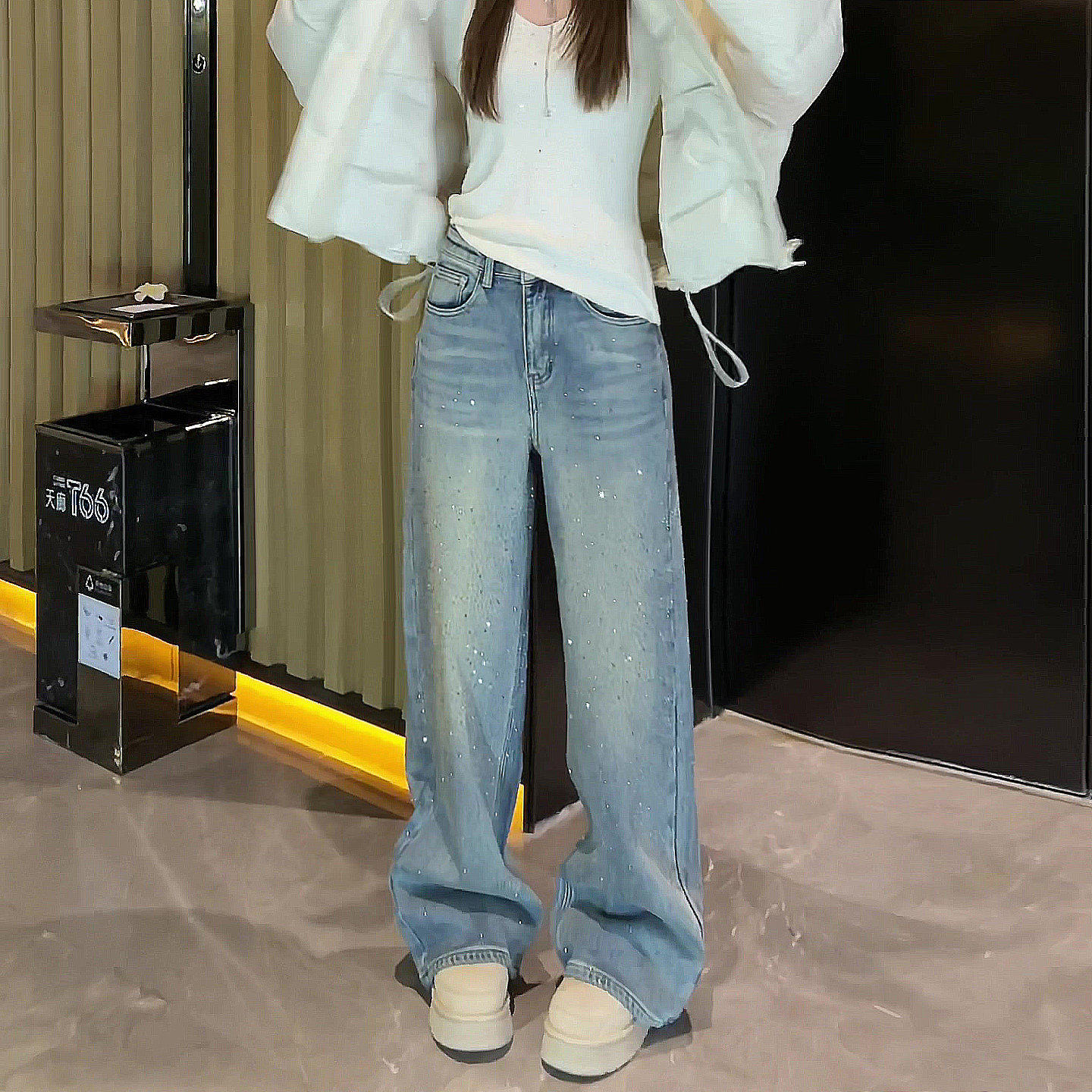 巨好看窄版直筒裤女2026新款冬加绒满天星烫钻水洗蓝色阔腿牛仔裤,女装/女士精品,牛仔裤,淘宝优惠券,粉丝福利购,淘宝优惠卷