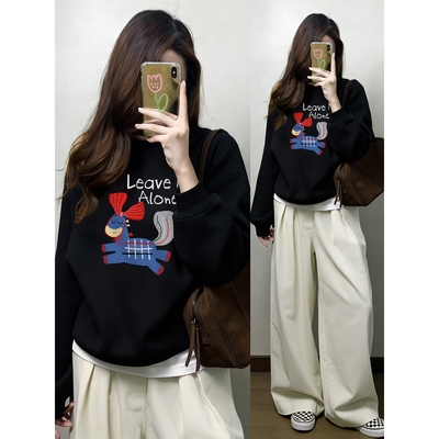 韩系正肩无帽卫衣女加绒秋冬新款显瘦慵懒风圆领小马印花长袖上衣