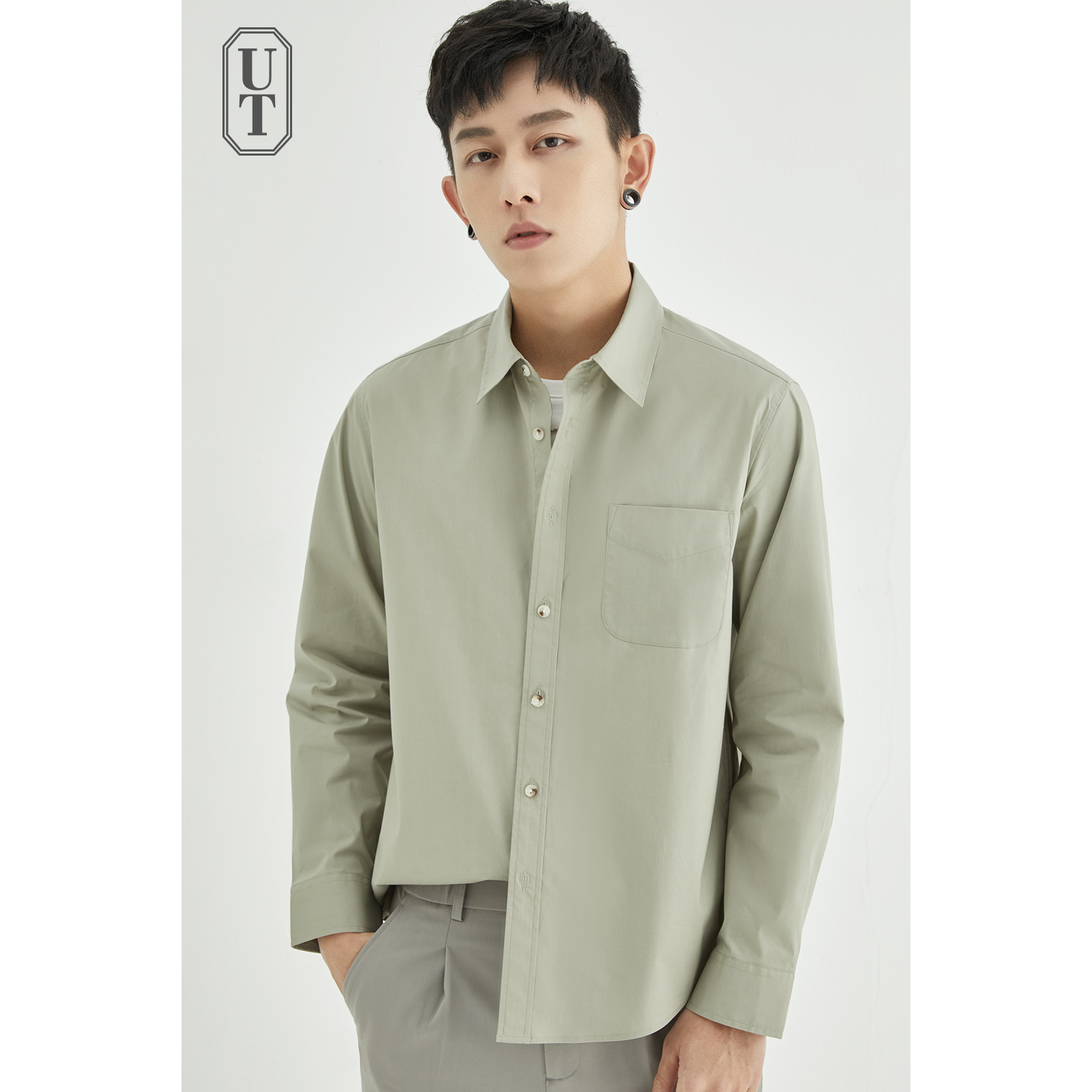 白色长袖衬衫内搭设计感