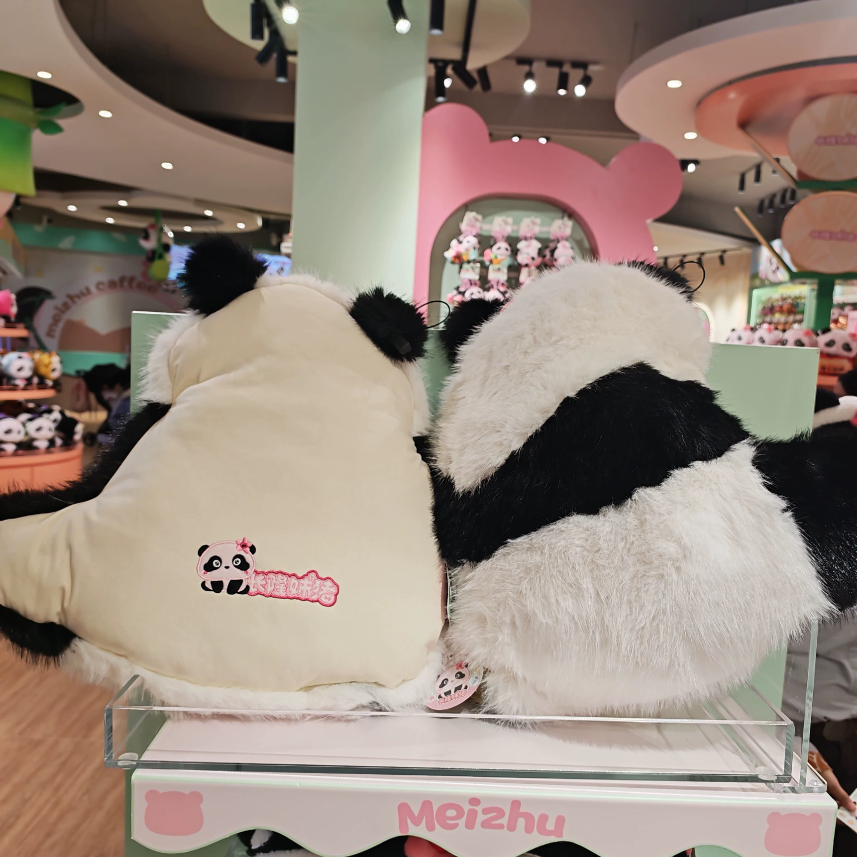 广州珠海清远长隆纪念品动物园熊猫妹猪毛茸茸背影抱枕头公仔女