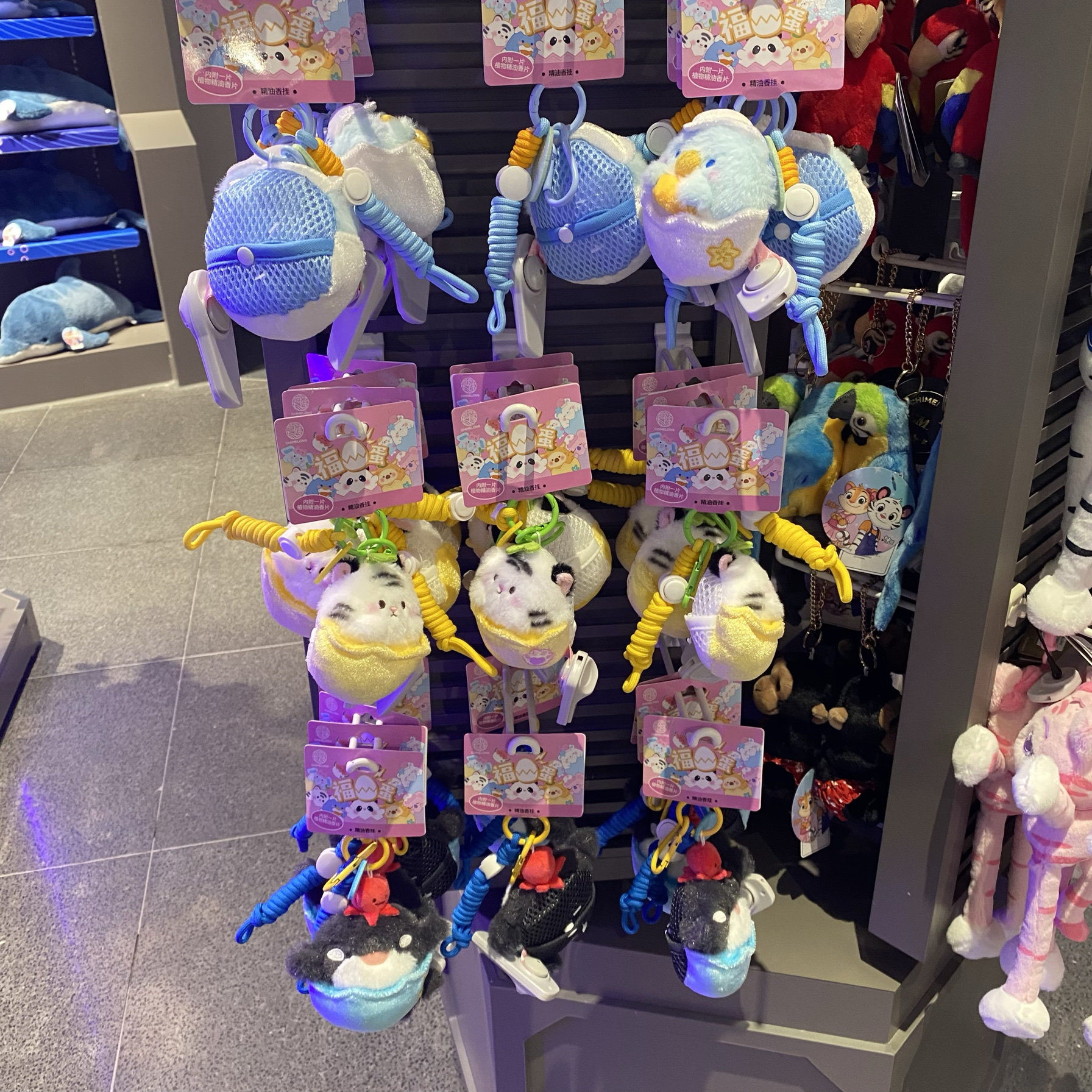 长隆飞船纪念品动物园蛋壳毛绒公仔企鹅虎鲸白虎考拉防护挂件包