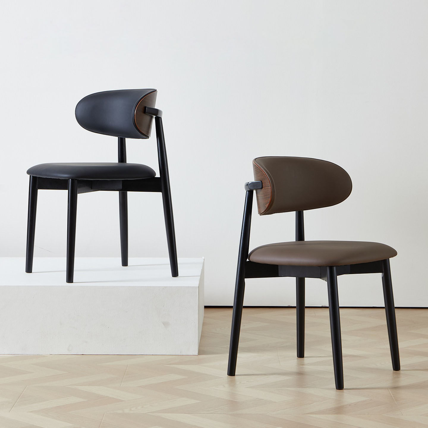 设计师白蜡木餐椅家用法式2026新款餐厅高级实木餐桌真皮靠背椅子