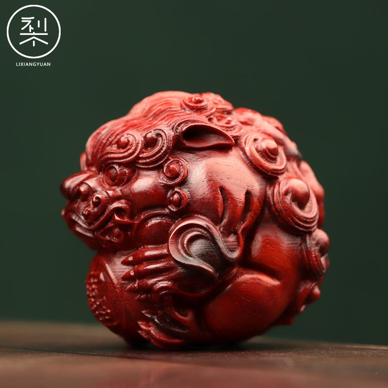 貔貅抱球手把件 印度小叶紫檀木有求必应文玩盘玩手玩把件