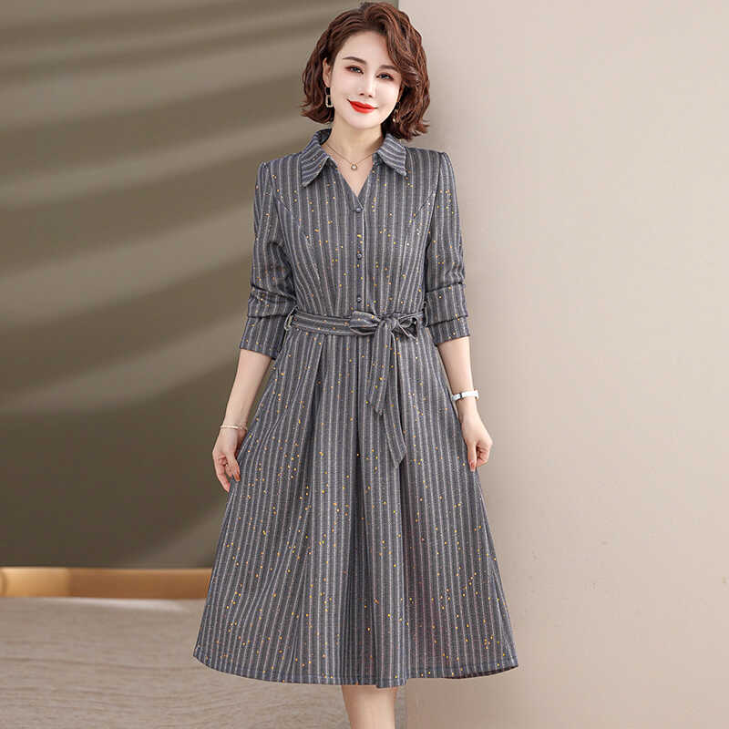 长袖连衣裙遮肚子秋季翻领洋气