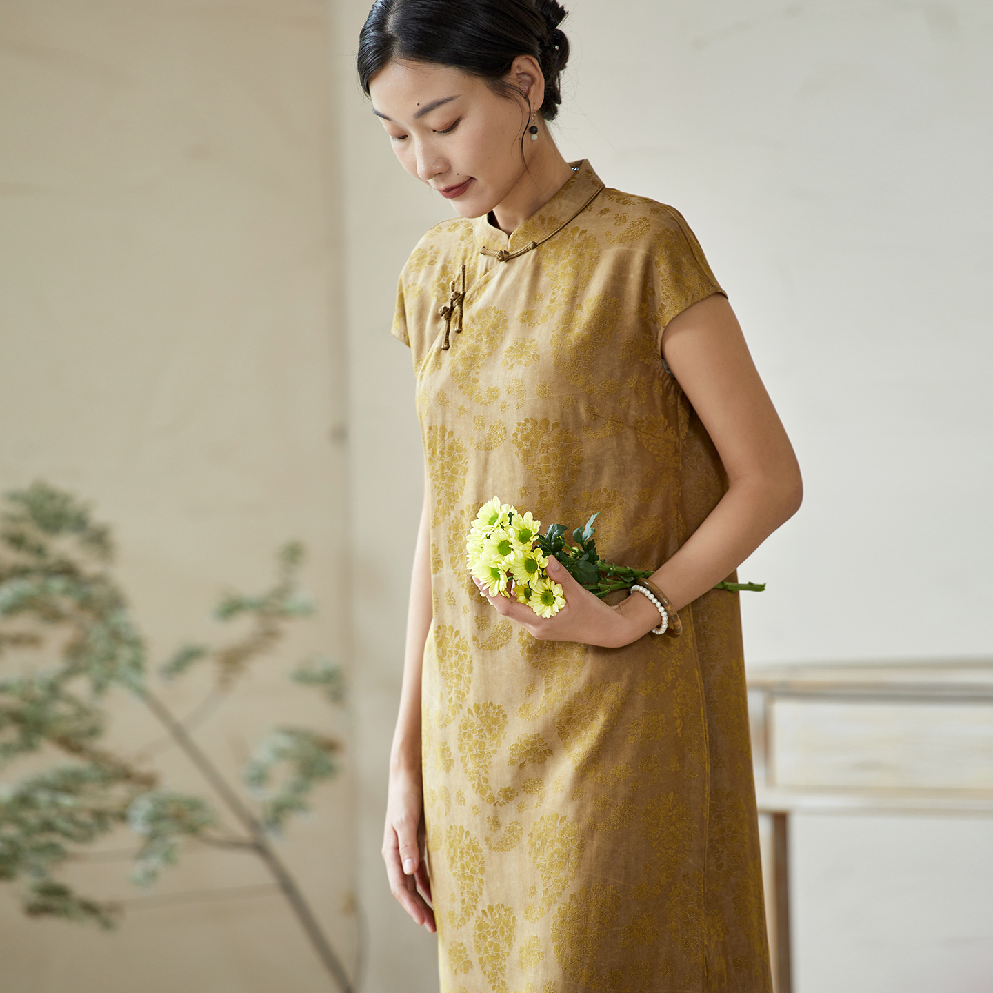 绢纺提花香云纱无袖古法旗袍