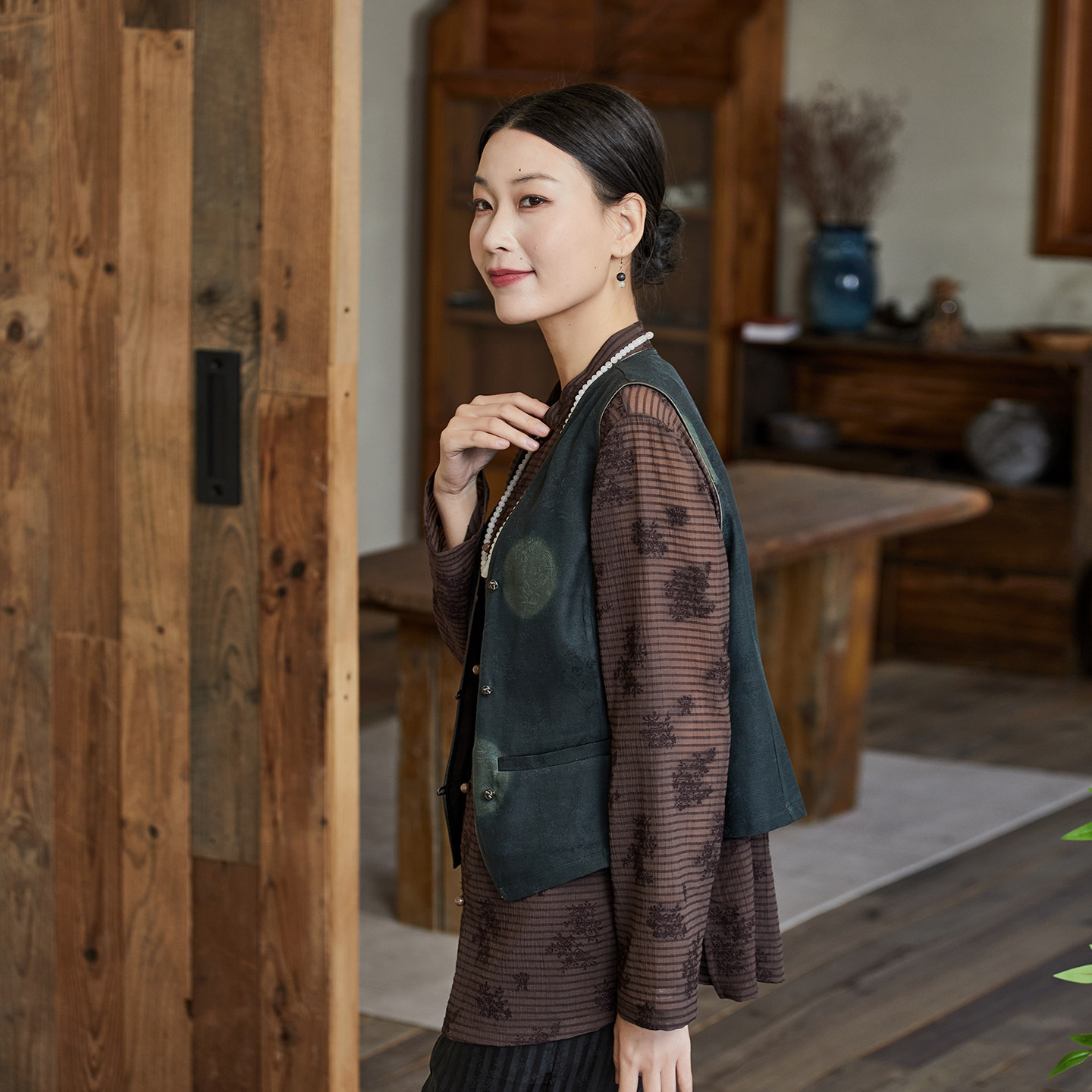 布小匠原创设计桑蚕丝绢纺提花香云纱马夹2026新款国风新中式马甲