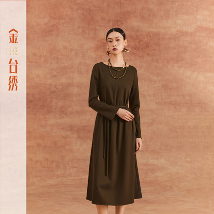 金台绣气质优雅收腰连衣裙F39351