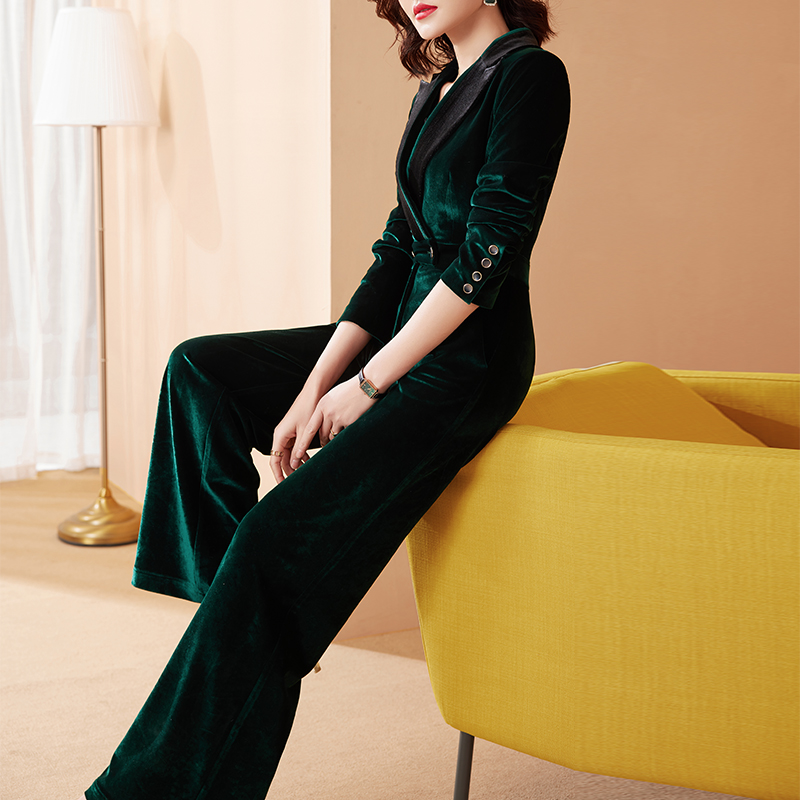 金丝绒面料，修身显瘦