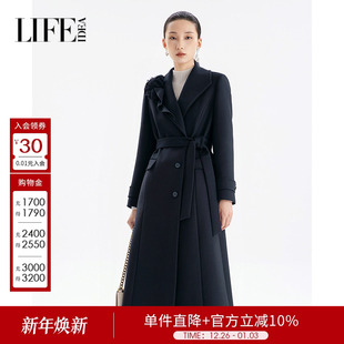 莱芙艾迪儿秋冬新款 气质长外套 时髦胸花温柔甜美通勤外套女经典