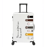 Белая кошка лапа