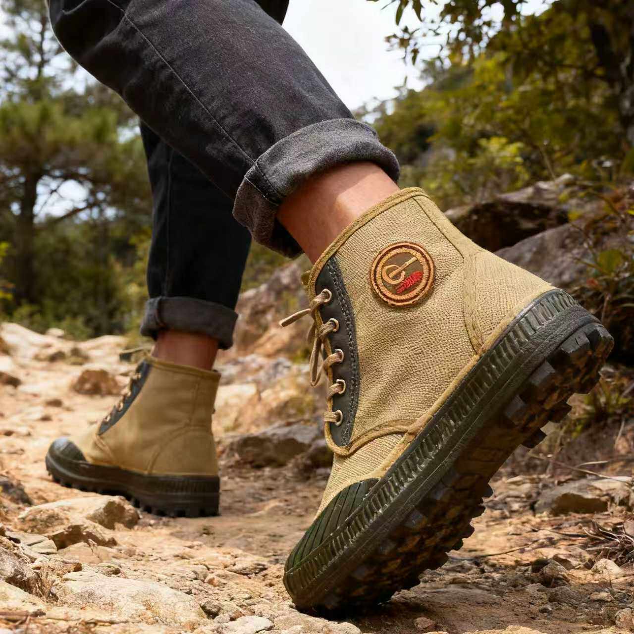 高帮防水劳保鞋男防滑耐磨工地干活劳保黄胶鞋户外登山三防防护鞋