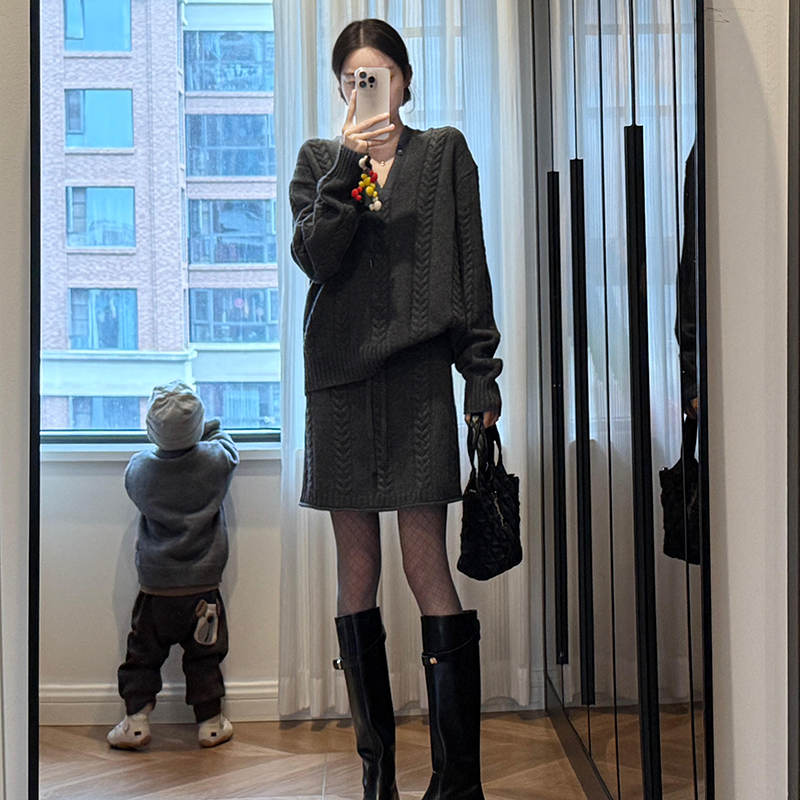 慵懒高级感灰色毛衣女气质休闲百搭针织衫上衣半身裙两件套装秋冬