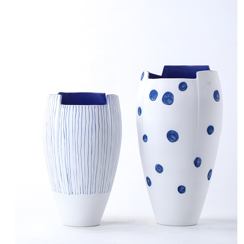 现代极简约样板房家居手绘蓝色线条圆点陶瓷哑光花瓶装饰花器摆件
