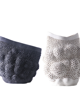 镂空异形陶瓷餐桌蜂巢黑白花瓶