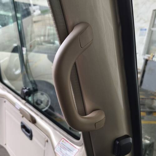 特拉图考斯特中巴车拉手把手