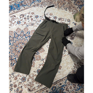 军绿色硬壳加绒冲锋裤男款春秋季美式工装裤子户外防寒登山滑雪裤