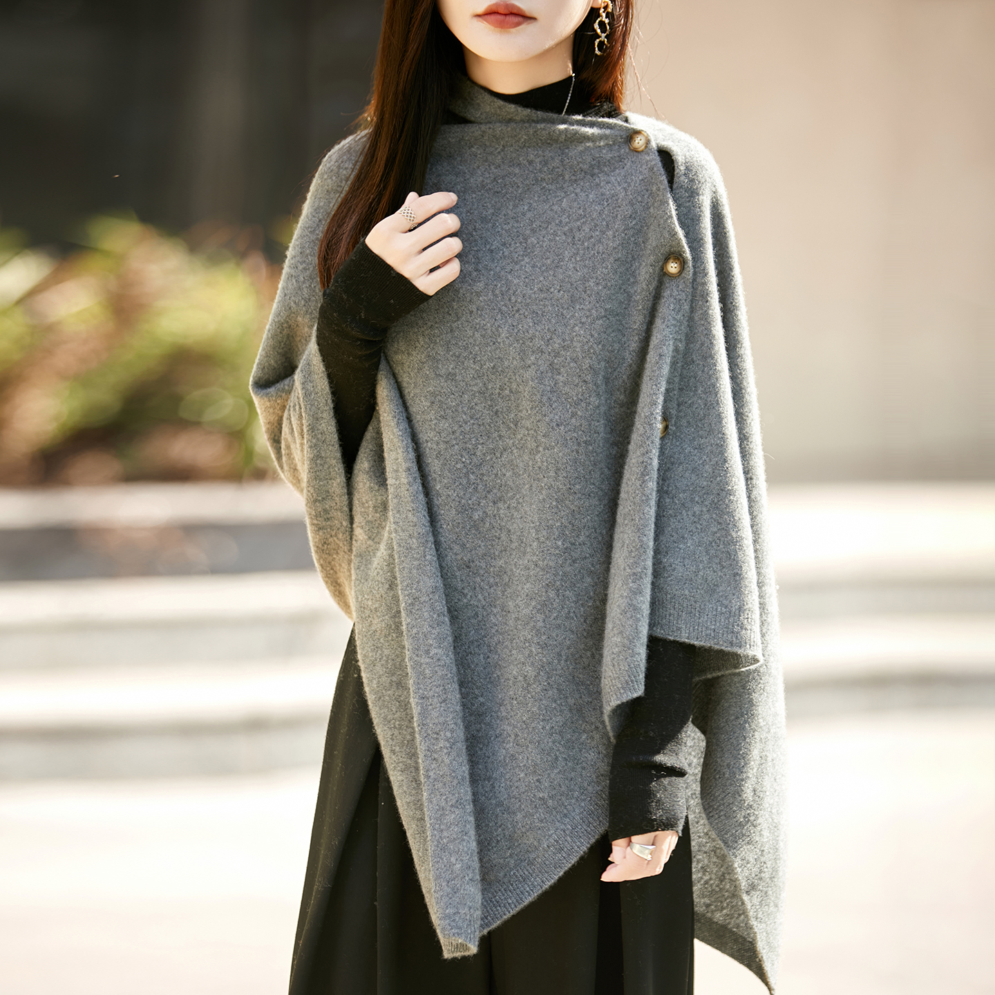 时尚轻奢百搭女士披肩法式感不规则女2025新保暖针织衫毛衣1014k