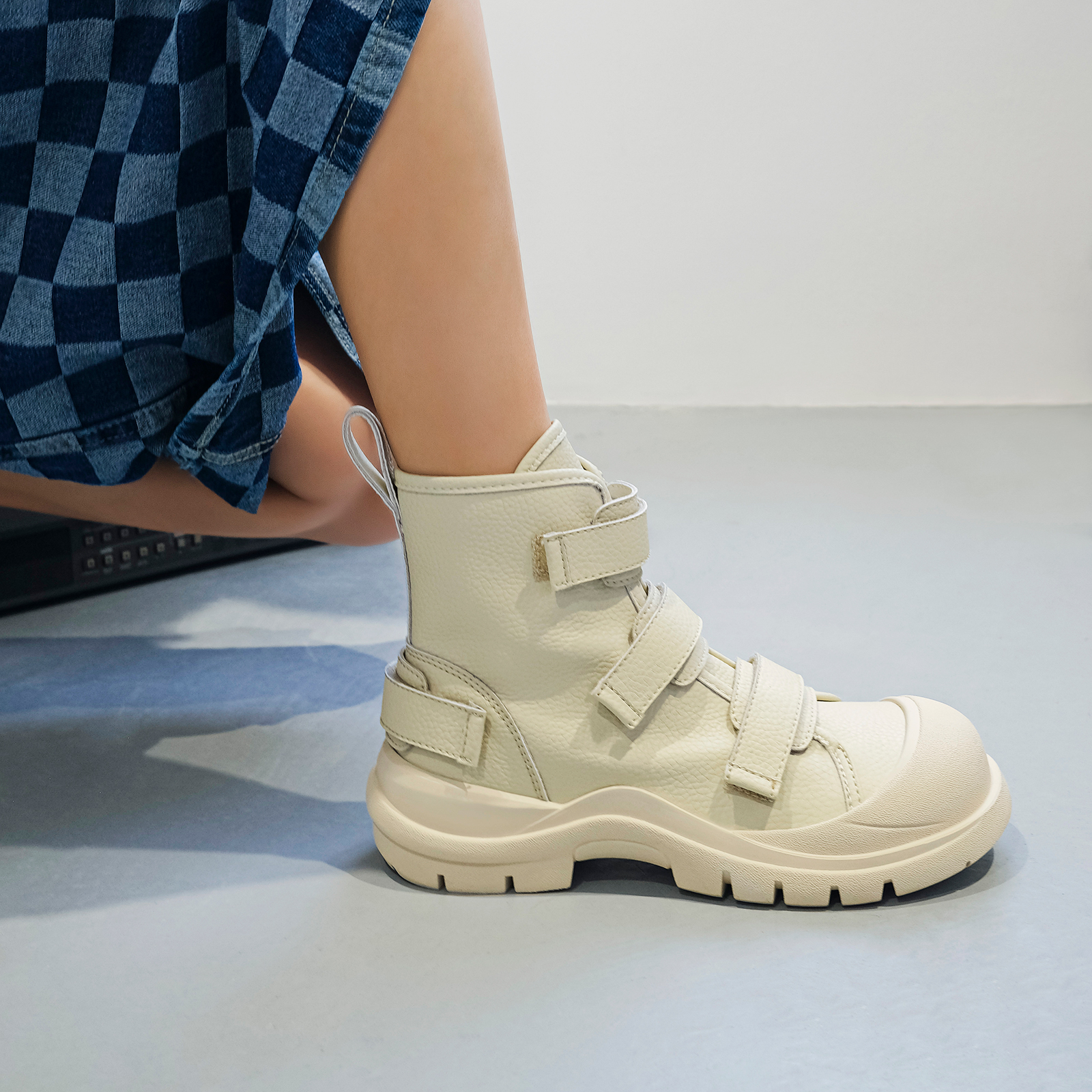 玛速主义2025新款原创小众设计魔术贴厚底马丁靴女冬百搭丑萌靴子