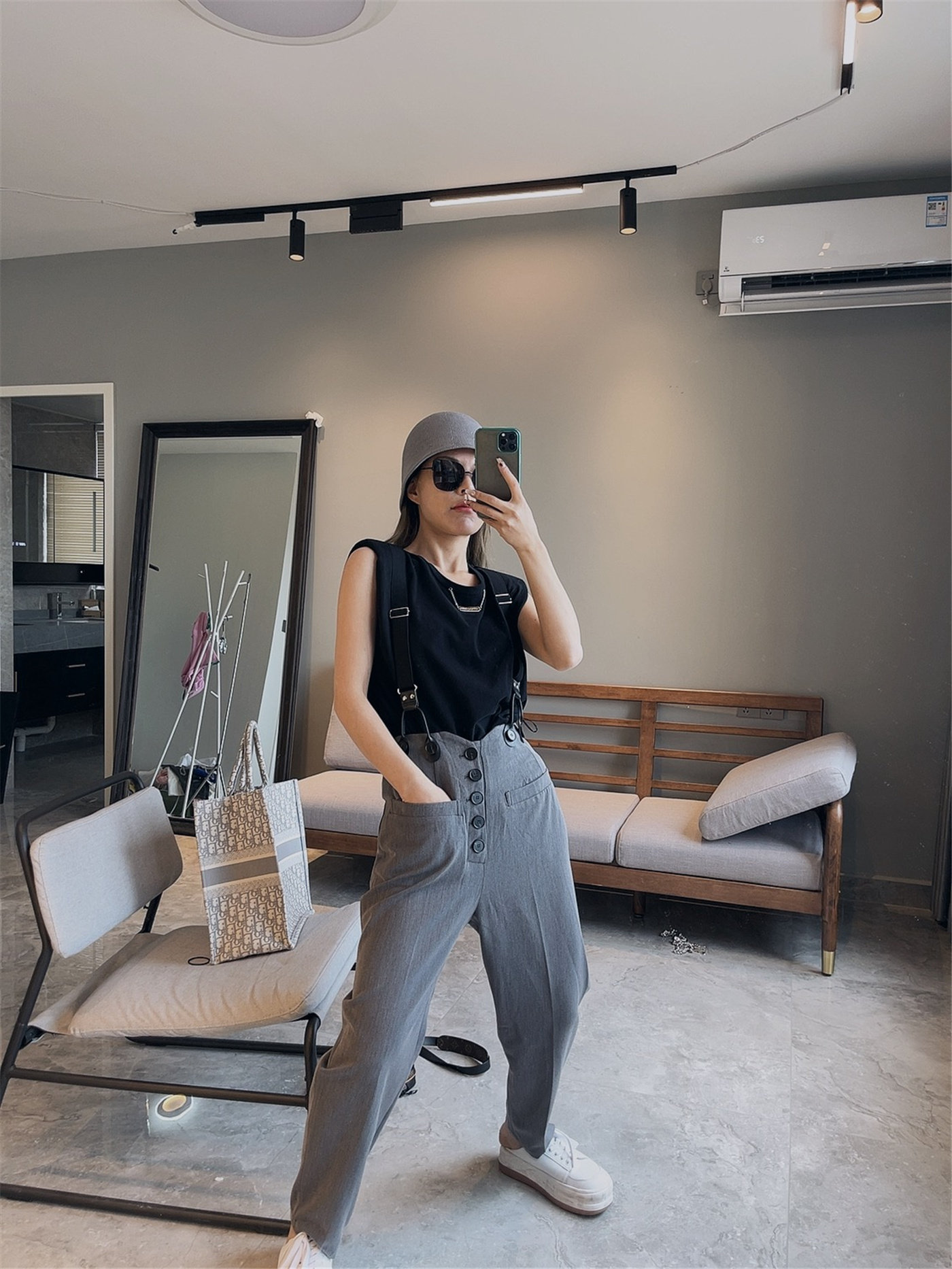 apple姐姐2021款街头潮搭帅气灰色背带裤