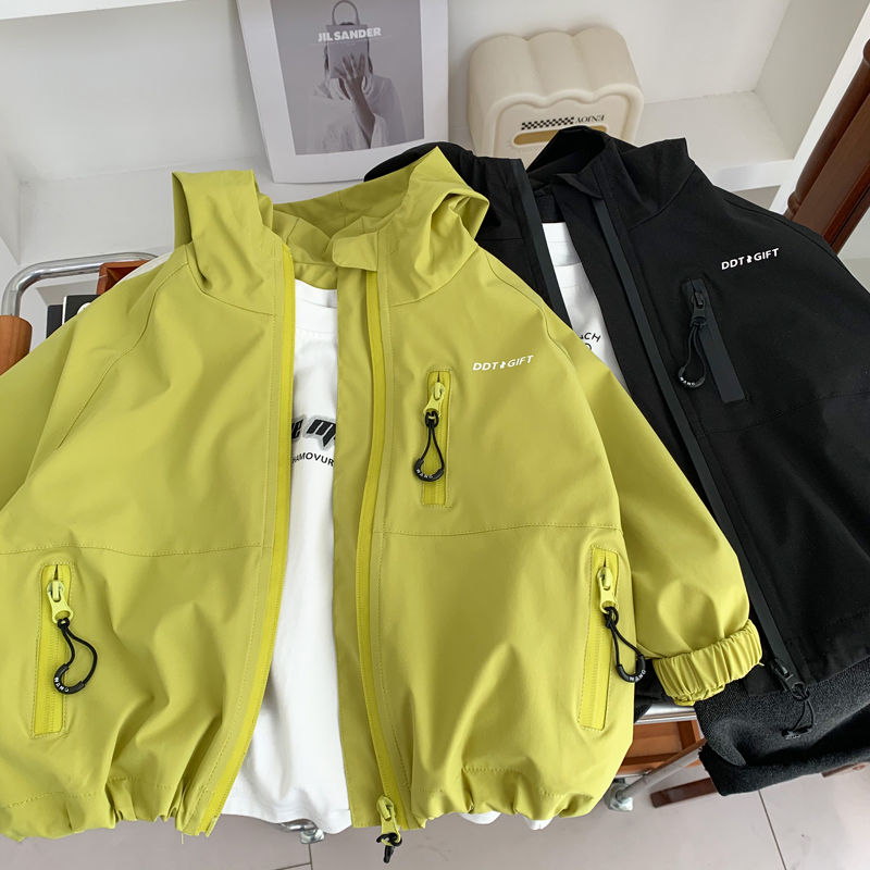 男童冲锋衣外套2025春秋新款儿童休闲连帽上衣中小童男孩帅气风衣