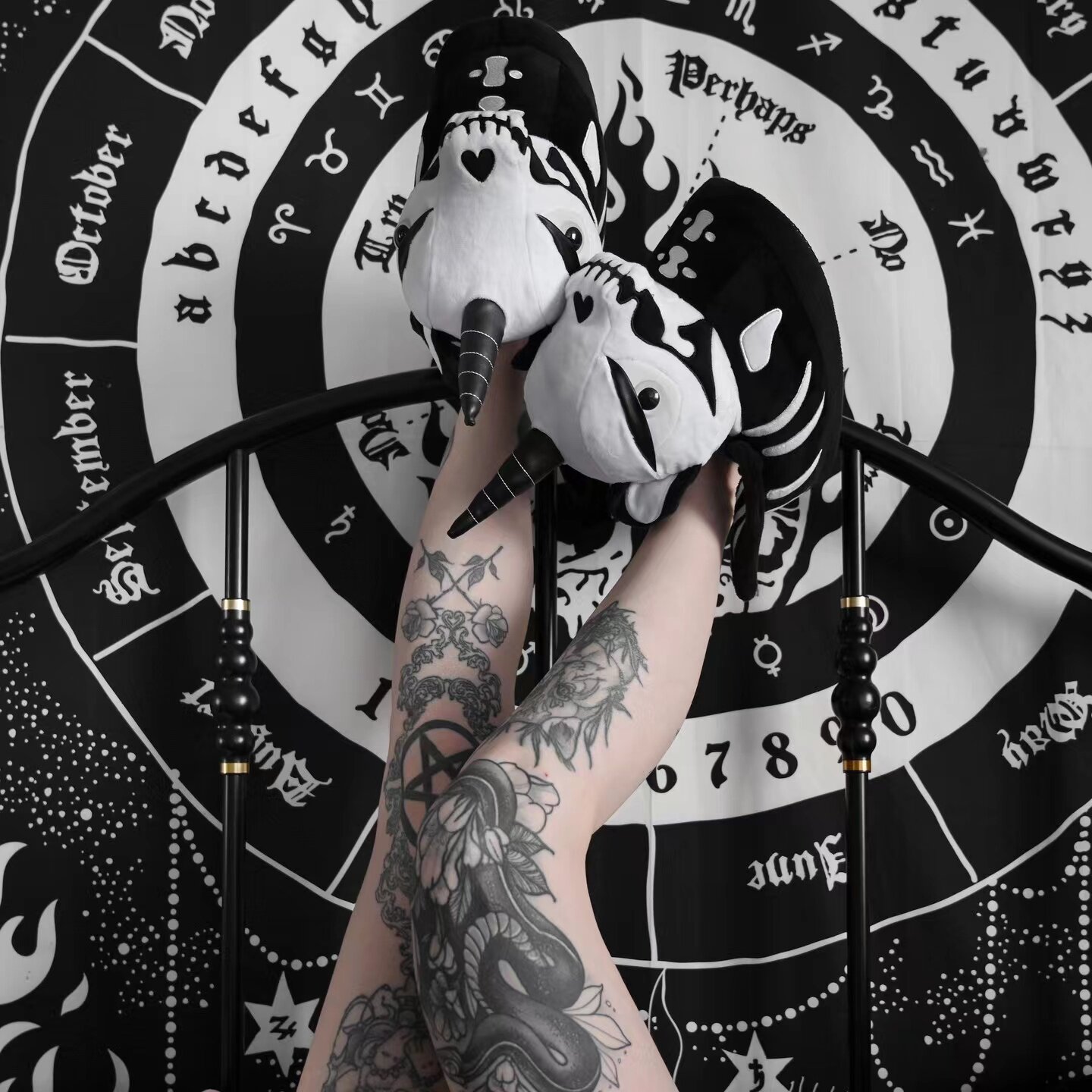 Killstar哥特风冬季毛绒拖鞋