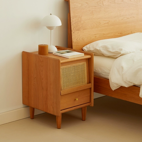 Северная сплошная древесина вишнево -деревянная спальня для хранения ротанга редактирование прикроватного шкаф