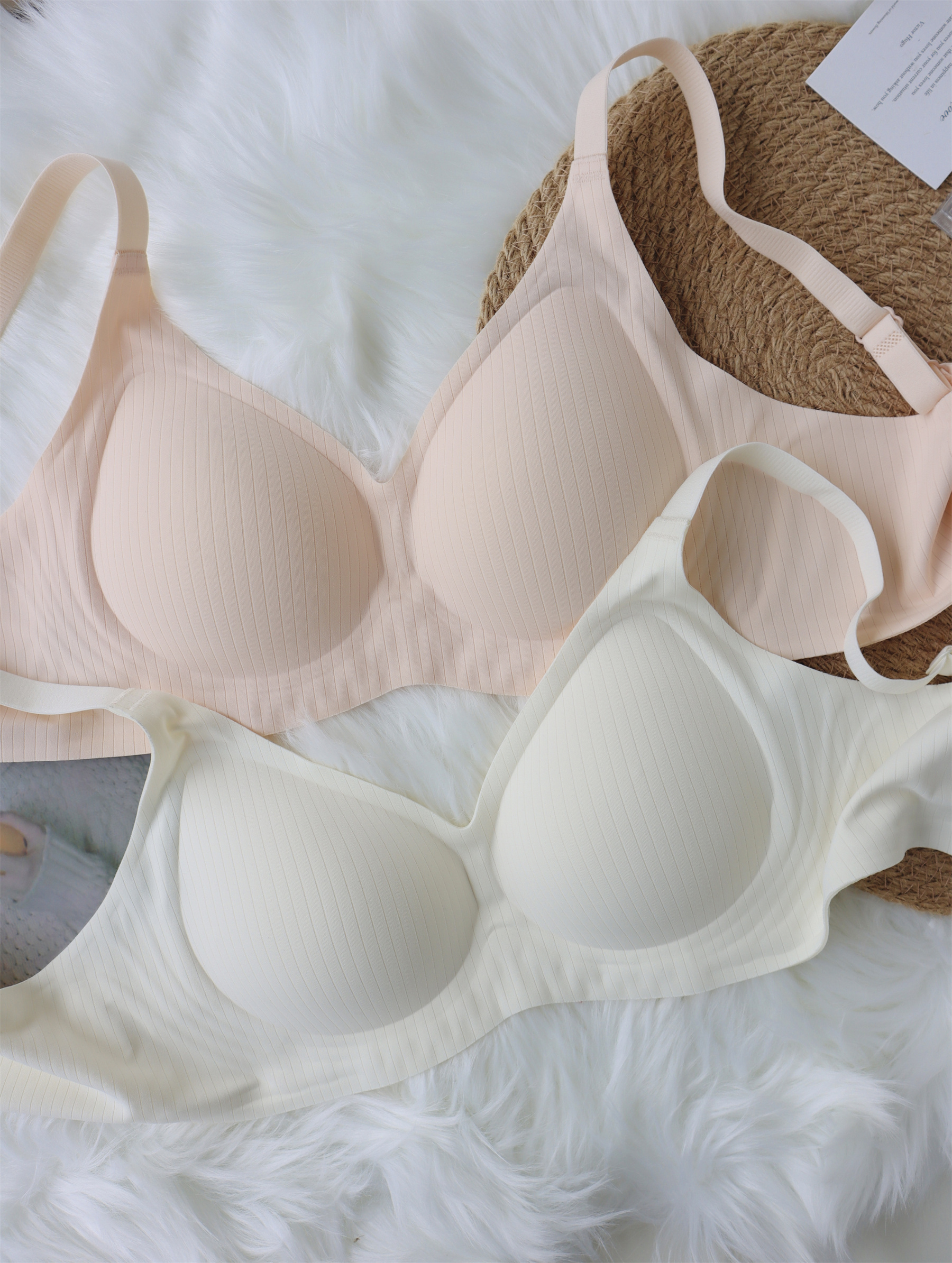 内衣聚拢固定杯无钢圈无痕小胸