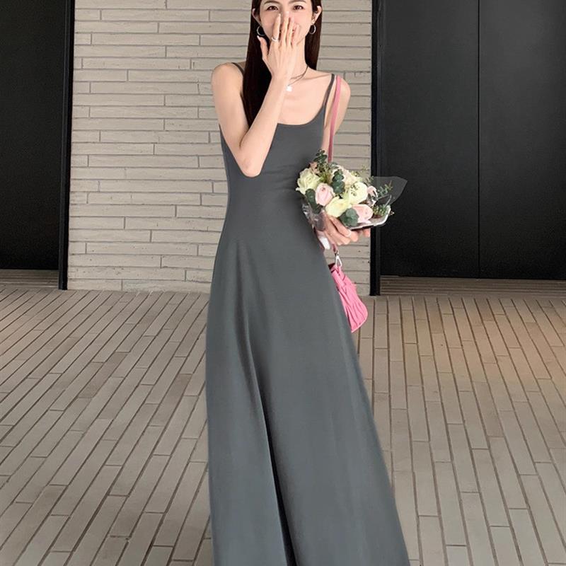 辣妹纯色高腰吊带连衣裙女装修身2025新款大裙摆显瘦气质长款裙子