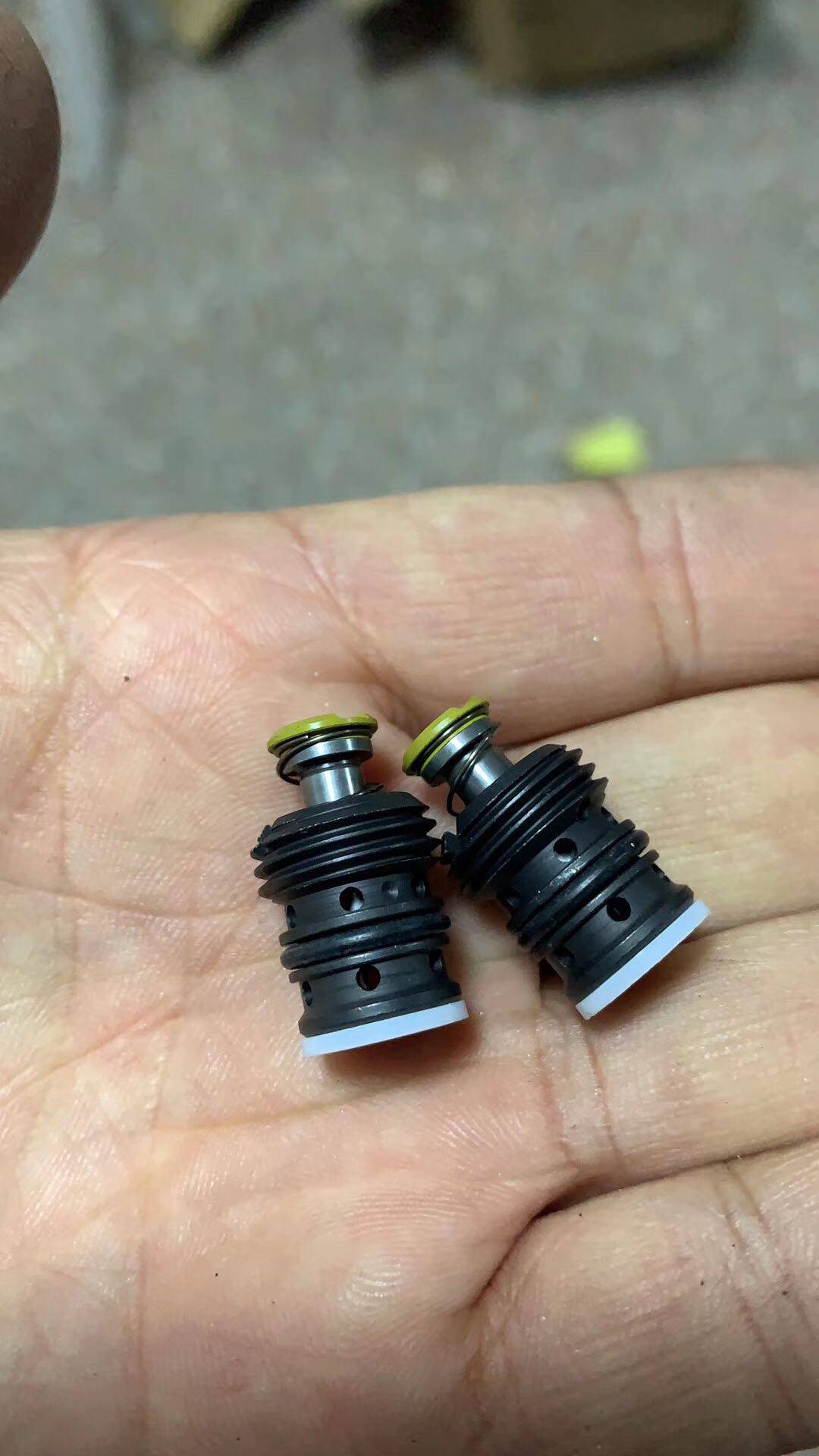 哈威多路阀小阀芯 三一中联徐工泵车臂架减压阀芯阀座泵车配件