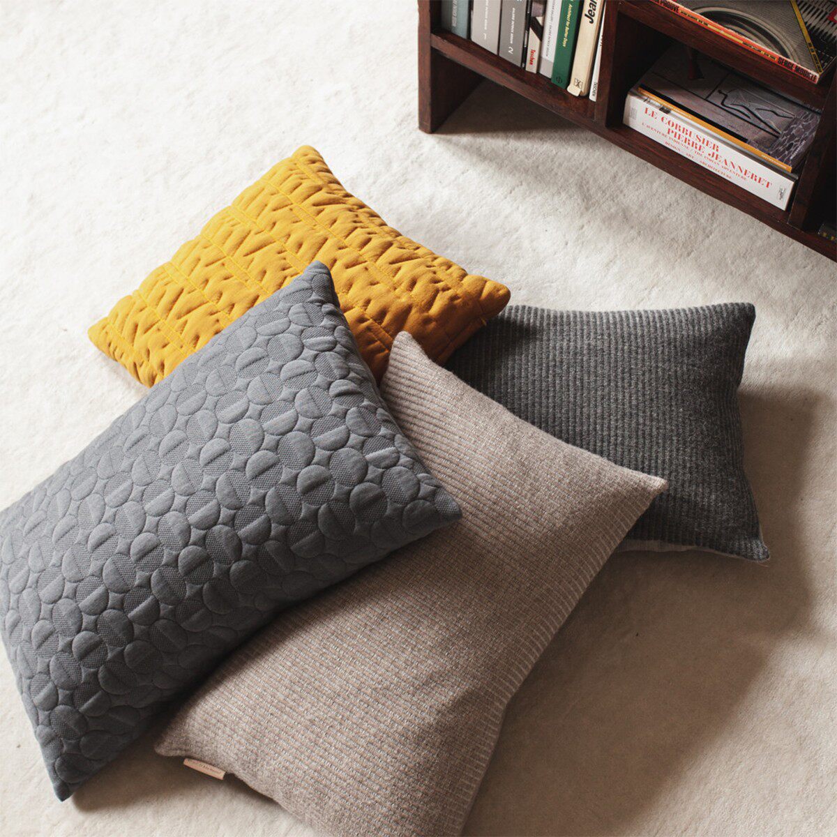 Fritz Hansen AJ Cushion 靠枕床头纯色布料抱枕