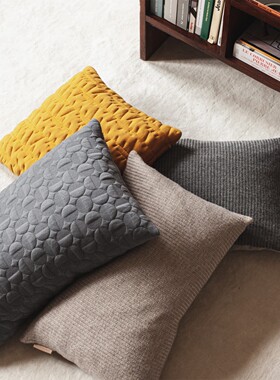 Fritz Hansen AJ Cushion 床头靠枕靠垫抱枕几何浮雕图案羊毛面料