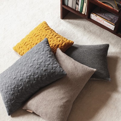Fritz Hansen AJ Cushion 床头靠枕靠垫抱枕几何浮雕图案羊毛面料