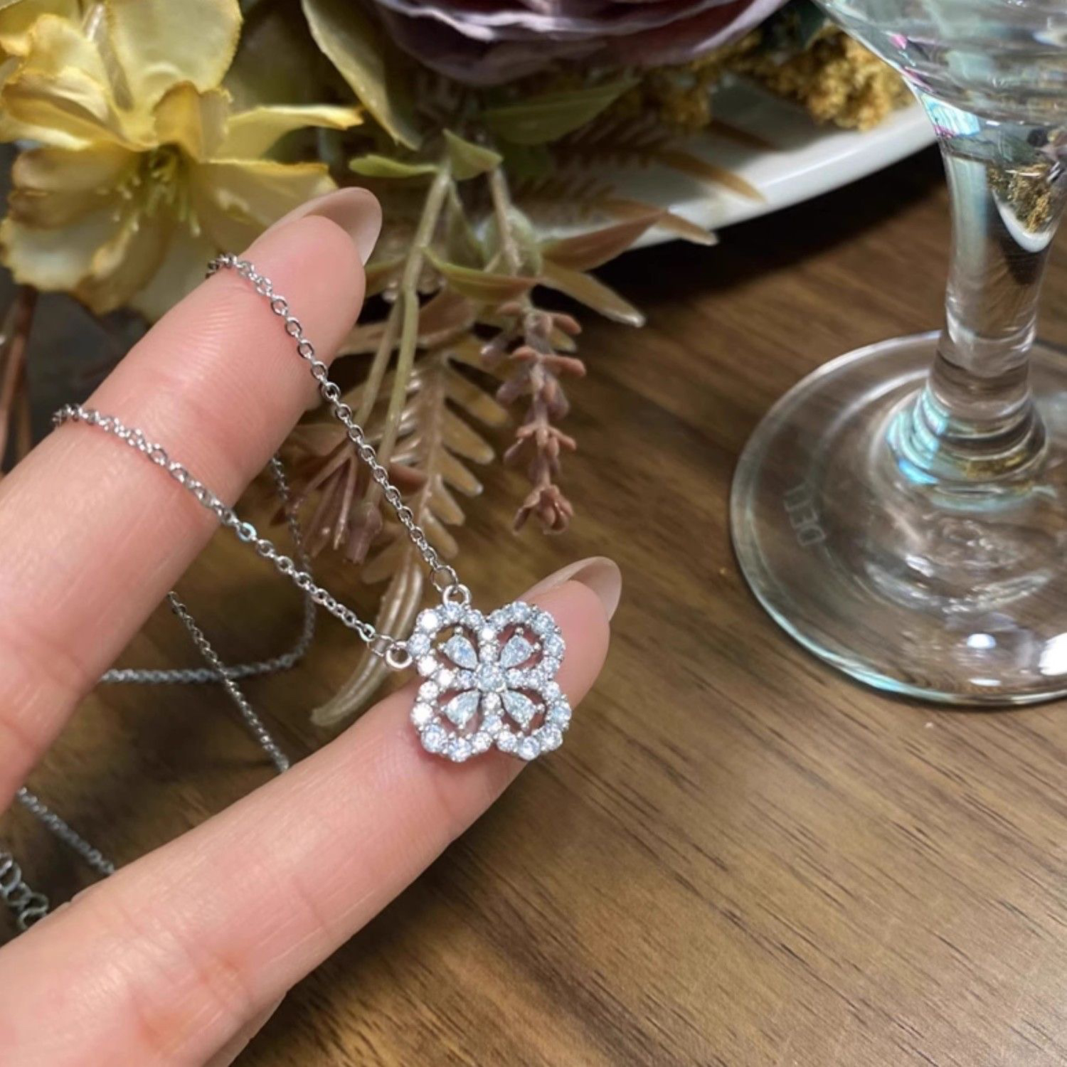 S925纯银HW四叶草项链女轻奢小众设计感锁骨链2025爆款颈链送女友