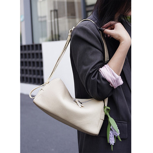 简约手提韩国2026年质感单肩斜挎包真皮女包小众新款枕头早春