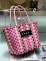 Роза красная