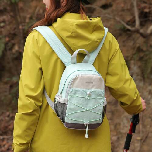 户外轻量化儿童后背包女童登山徒步高颜值休闲运动拼色迷你小背包
