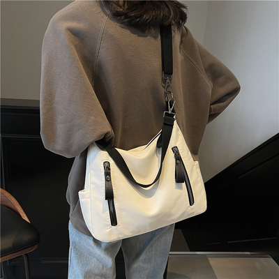 小众休闲时尚轻便托特包女大容量2025新款秋冬百搭通勤单肩斜挎包