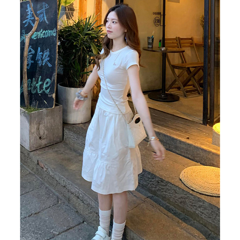 白月光穿搭推荐#显瘦上衣+半身裙图片