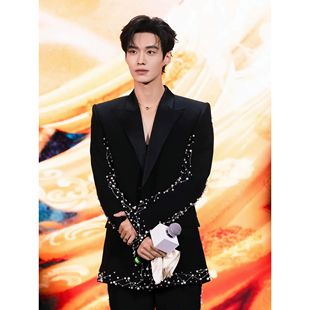何与明星同款重工珍珠西服套装男高定制款时尚走秀西服外套宽松潮