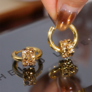 美拉德咖色满钻小蛮腰耳环韩国气质网红耳圈耳扣气精致质百搭耳饰