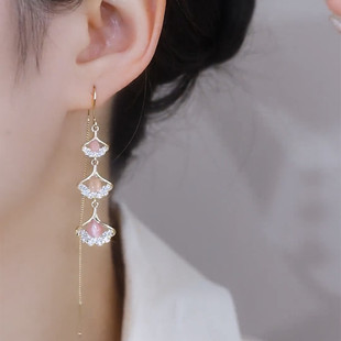 超仙粉色猫眼石银杏叶耳线女2025年新款气质长款百搭防丢耳饰耳坠