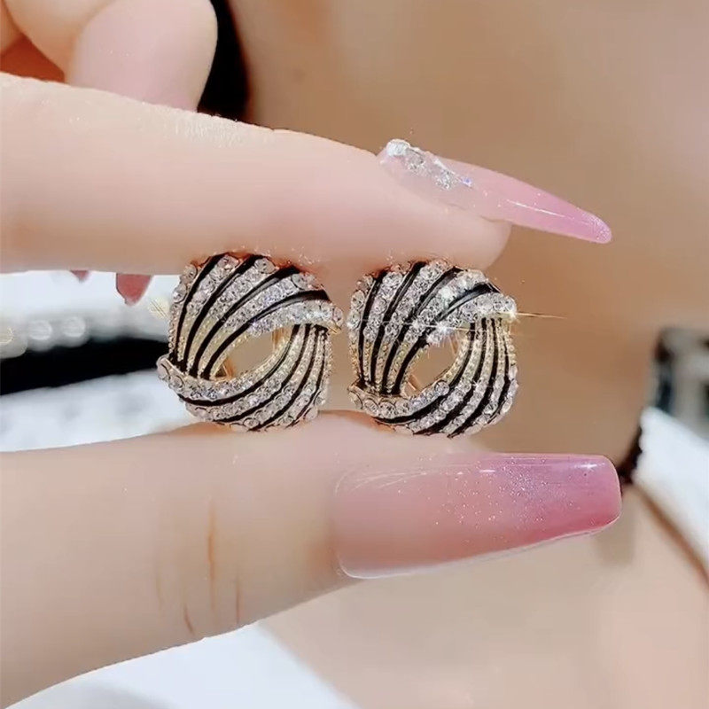 轻奢黑色条纹耳钉耳扣2025年新款气质网红满钻耳环高级感银针耳饰