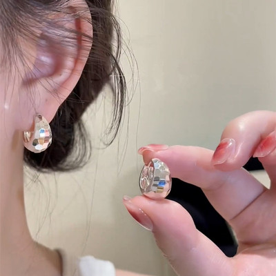 法式波光粼粼金属水滴耳扣女耳环