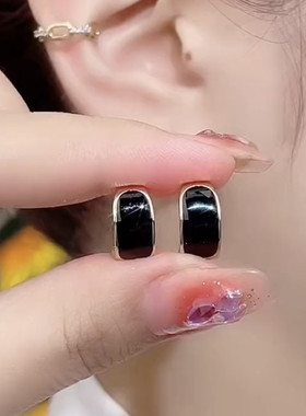 气质黑色耳扣秋冬耳环女小众设计精致简约小耳圈独特耳钉轻奢耳饰