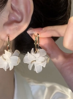 超仙白色花朵耳环耳圈女韩版时尚个性小众设计感气质甜美百搭耳饰